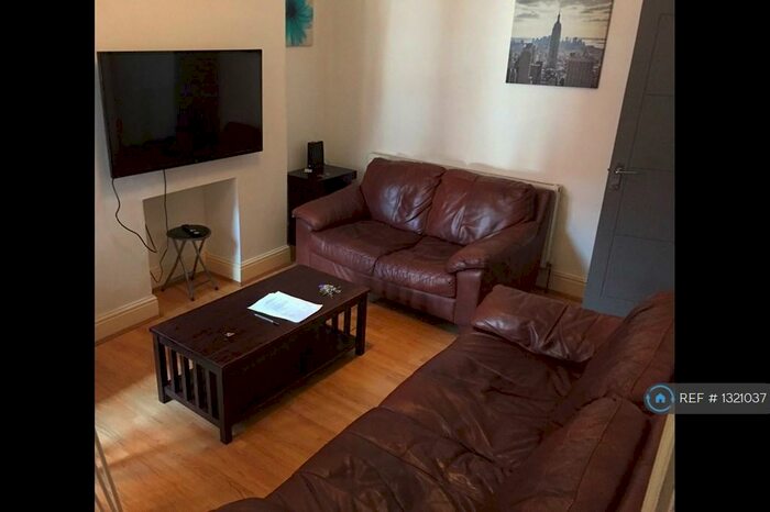 4 Bedroom Terraced House To Rent In Monica Grove, Manchester, M19