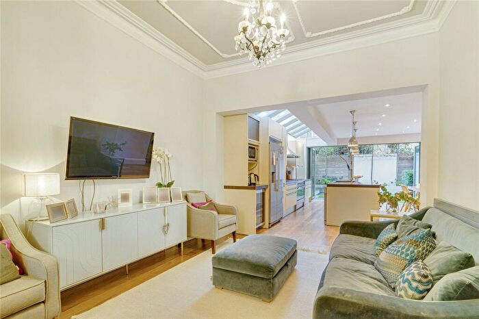 5 Bedroom Terraced House For Sale In Kyrle Road, SW11