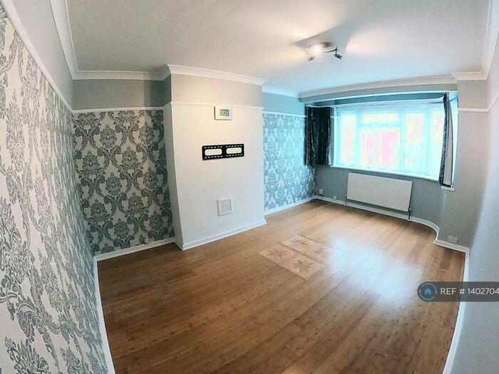 2 Bedroom Flat To Rent In Alexandra Avenue, Harrow, HA2