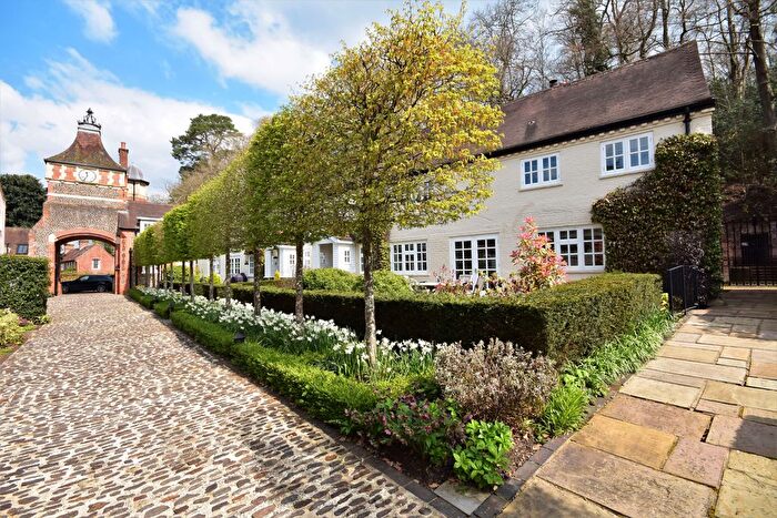 3 Bedroom Semi-Detached House For Sale In Moor Park House Way, Farnham, Surrey, GU10