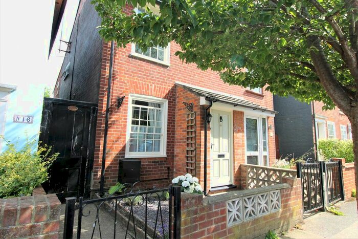 2 Bedroom Property To Rent In Castle Road, Colchester, Essex, CO1