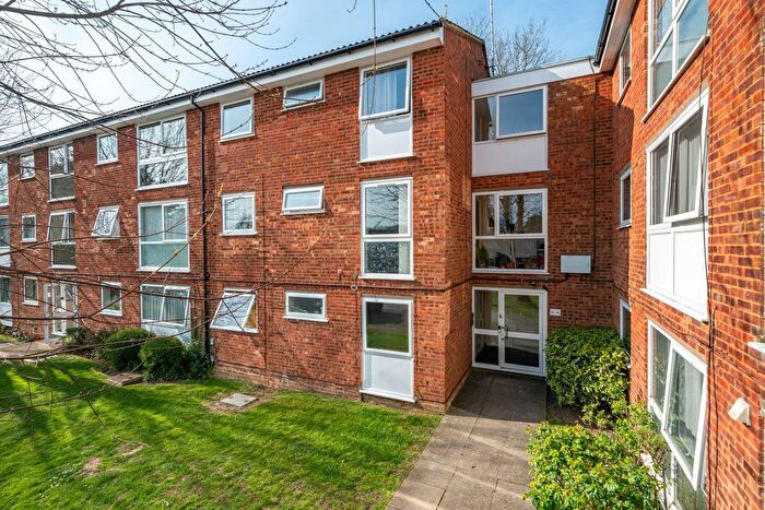 2 Bedroom Flat For Sale In Chenies Court, Hemel Hempstead, HP2