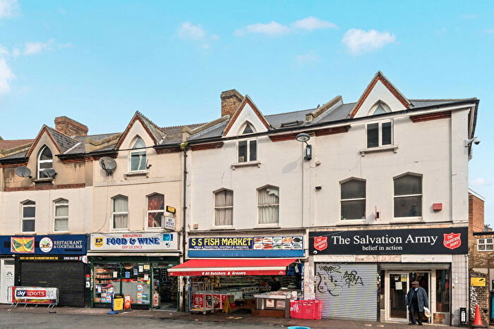 2 Bedroom Apartment For Sale In Catford Broadway, London, SE6