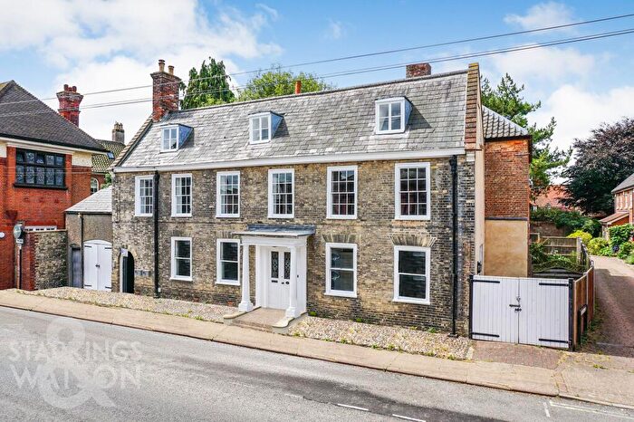 4 Bedroom Town House For Sale In Broad Street, Bungay, NR35