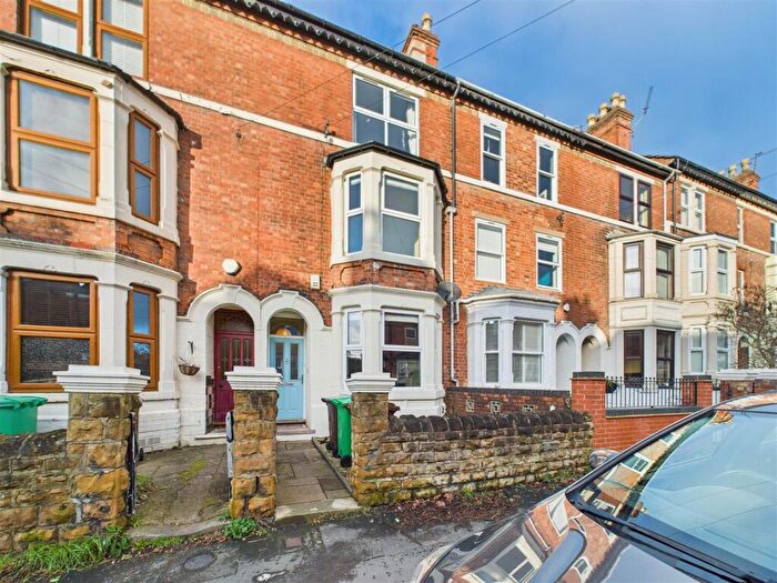 4 Bedroom Town House To Rent In Waldeck Road, Carrington, Nottingham, NG5