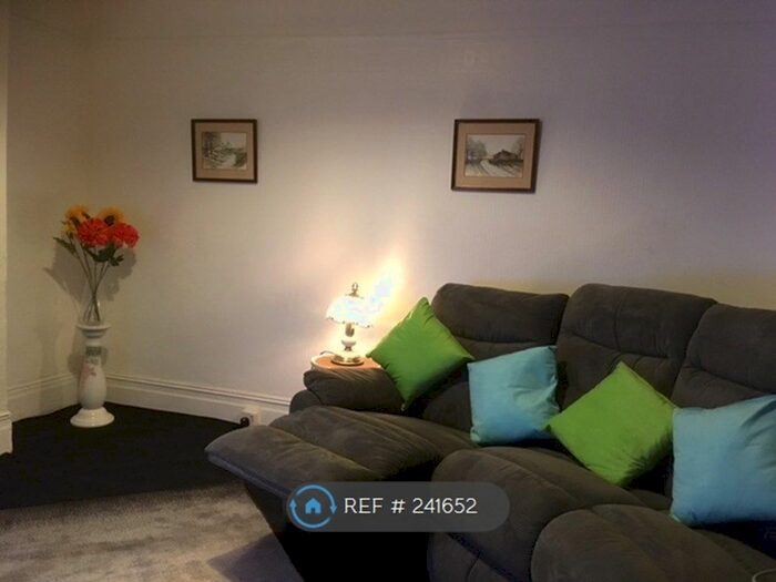 2 Bedroom Flat To Rent In Morley Road, Bournemouth, BH5