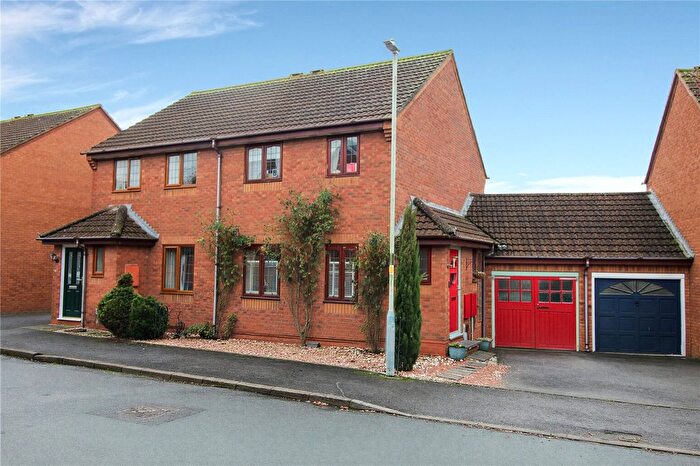 3 Bedroom Semi Detached House For Sale In Thornhill Drive, Swindon, Wiltshire, SN25