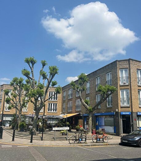 2 Bedroom Flat To Rent In Dundee Court, Milligan Street, E14