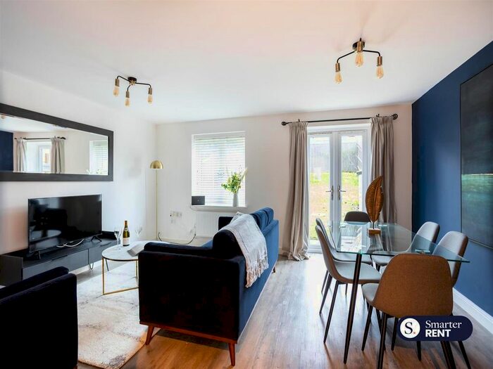 2 Bedroom Property To Rent In Wellington Close, Twyford, Reading, RG10