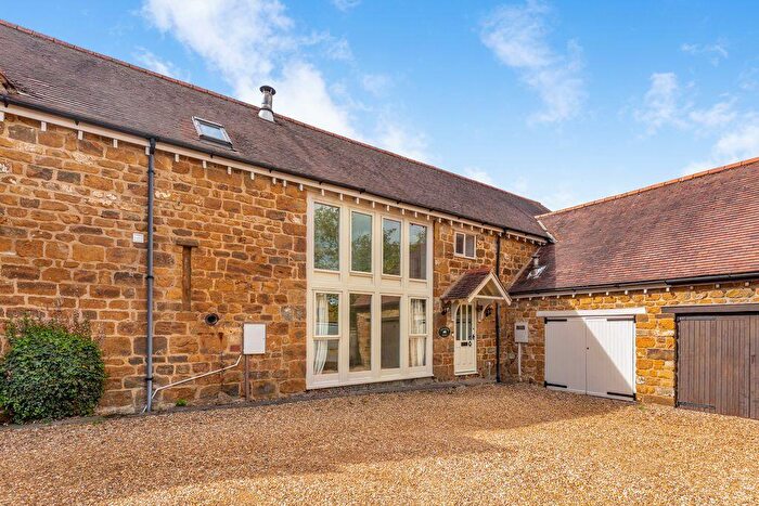 5 Bedroom Barn Conversion For Sale In Meadow Barn, Avon Dassett Road, Fenny Compton, CV47