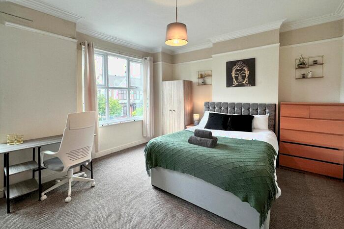 4 Bedroom Semi-Detached House To Rent In Victoria Road, Manchester, M16