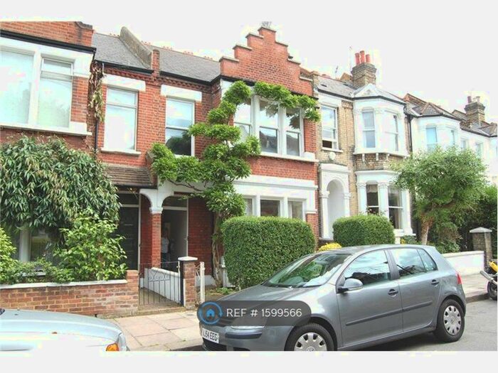 2 Bedroom Flat To Rent In East Putney, London, SW18