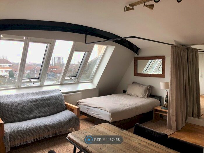 Studio To Rent In Broadway Market, London, E8