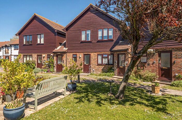 2 Bedroom Flat For Sale In Cakeham Road, East Wittering, PO20