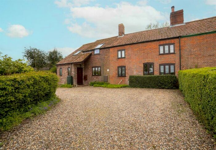 4 Bedroom Cottage For Sale In Barford, NR9