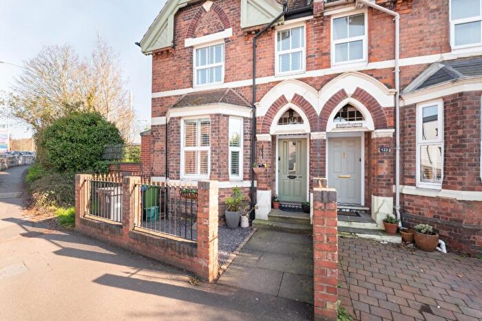 3 Bedroom Semi-Detached House For Sale In Emscote Road, Warwick, CV34