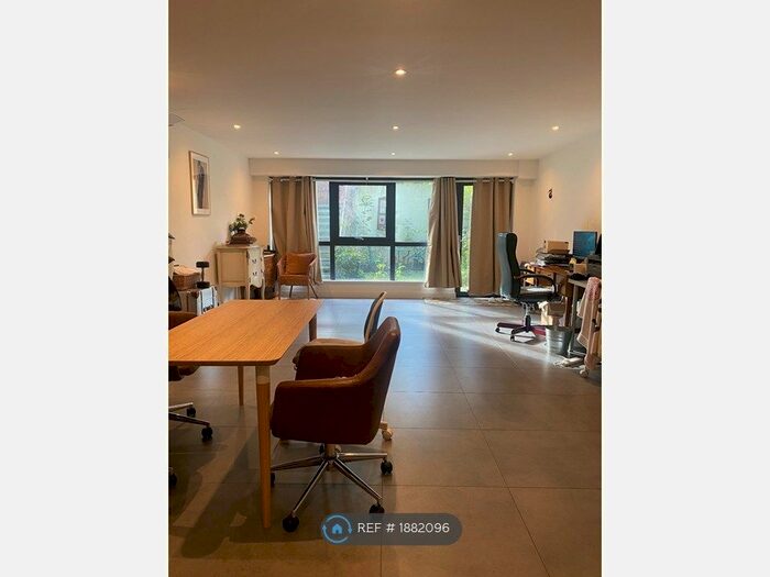 2 Bedroom Flat To Rent In Metropolitan Court, London, NW10