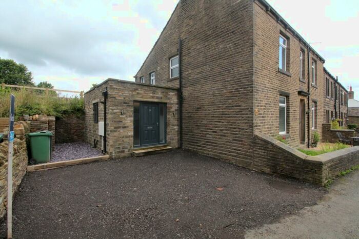 3 Bedroom End Of Terrace House To Rent In Slack Lane, Outlane, Huddersfield, West Yorkshire, HD3