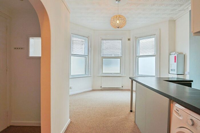 1 Bedroom Flat For Sale In Christchurch Road, Bournemouth, Dorset, BH1