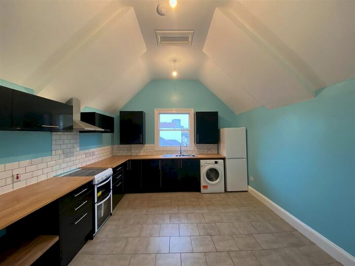 2 Bedroom Flat To Rent In Braggs Lane, St. Philips, Bristol, BS2