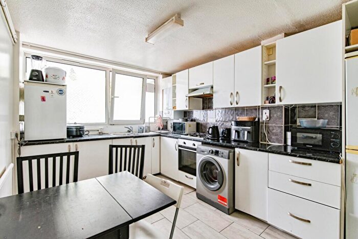 3 Bedroom Flat For Sale In Payne Street, London, SE8