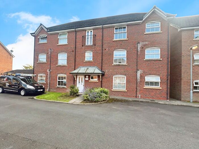 2 Bedroom Flat To Rent In Sunningdale Court, Little Lever, Bolton, BL3