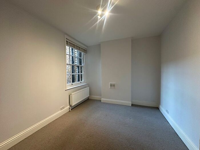 1 Bedroom Flat To Rent In Merrow Street, Walworth Village, SE17