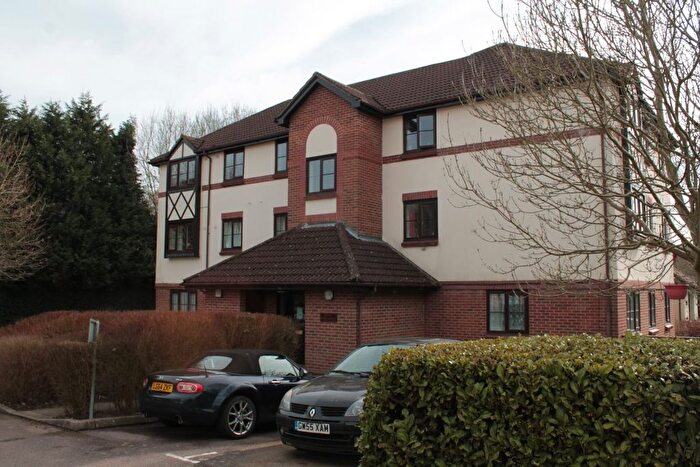 2 Bedroom Flat To Rent In Wordsworth Mead, Redhill, RH1