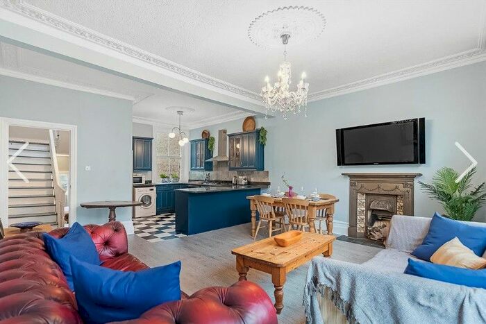 3 Bedroom Terraced House To Rent In Fulham Road, London, SW6