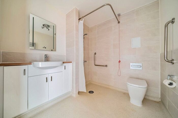 1 Bedroom Flat To Rent In The Dean, Alresford, Hampshire, SO24