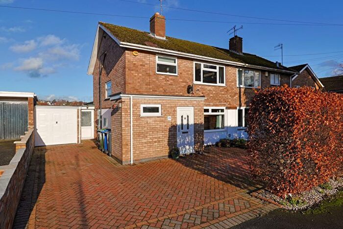 3 Bedroom Semi Detached House For Sale In Glenthorne Close, Chesterfield, S40