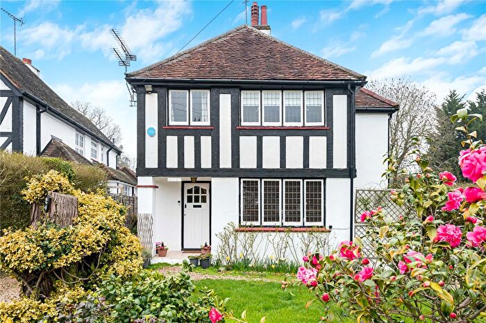 4 Bedroom Detached House For Sale In The Rose Walk, Radlett, Hertfordshire, WD7