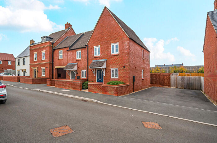 3 Bedroom Semi Detached House To Rent In Uttoxeter Way, Towcester, Northamptonshire, NN12