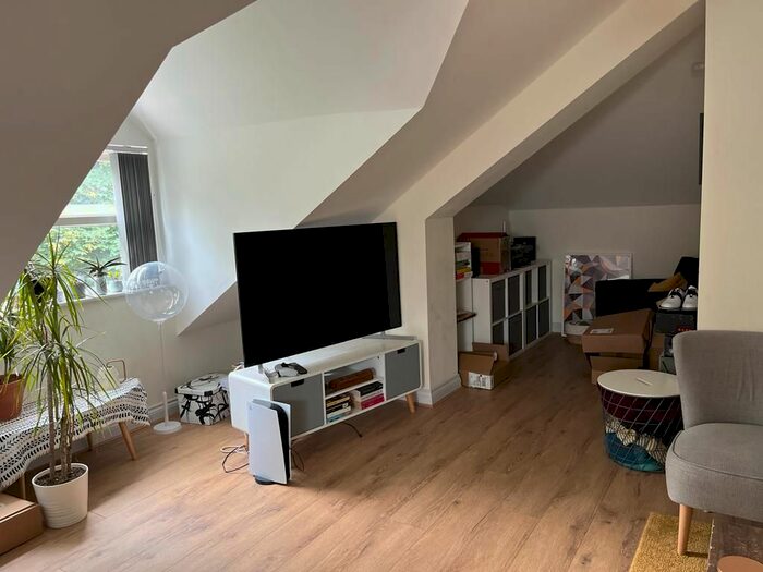 2 Bedroom Flat To Rent In Sugar Well Court, Meanwood Road, Leeds, LS7