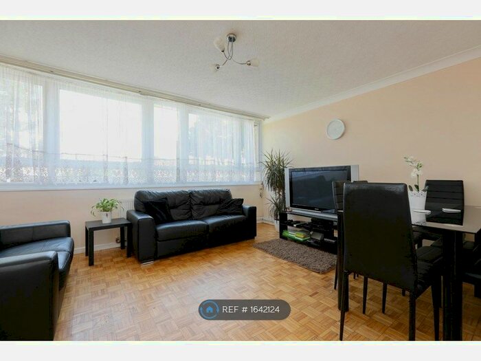 2 Bedroom Flat To Rent In Oxford Gardens, London, N21