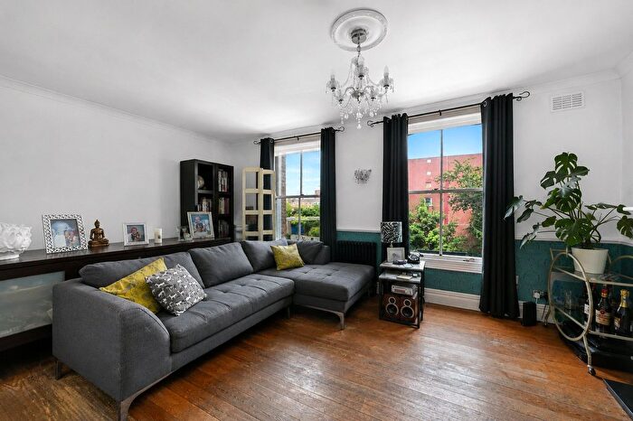 3 Bedroom Maisonette For Sale In Glyn Road, Hackney, London, E5 - Photo 3