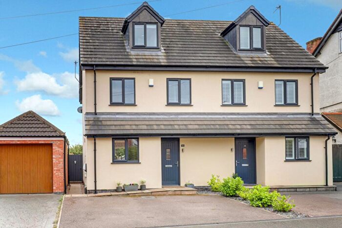 3 Bedroom Semi-Detached House For Sale In Carnarvon Grove, Gedling, NG4