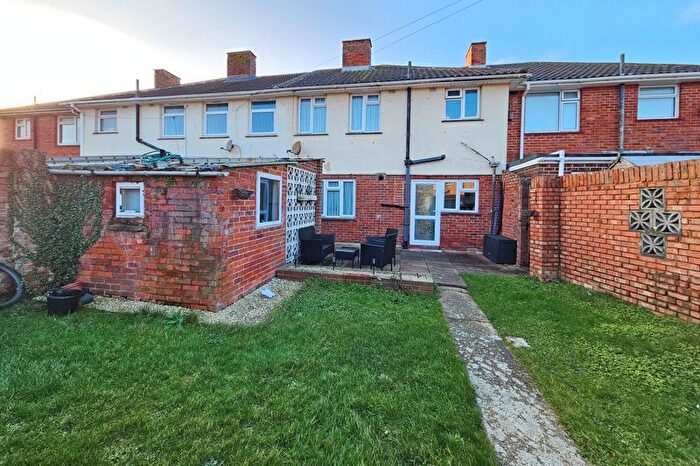 3 Bedroom Terraced House For Sale In Elmore Road, Lee-On-The-Solent, PO13
