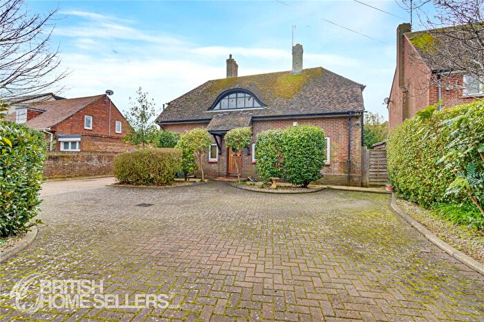 3 Bedroom Detached House For Sale In Sylvan Way, Bognor Regis, West Sussex, PO21