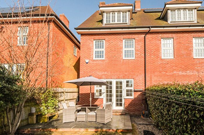 4 Bedroom End Of Terrace House For Sale In Collison Avenue, Barnet, EN5