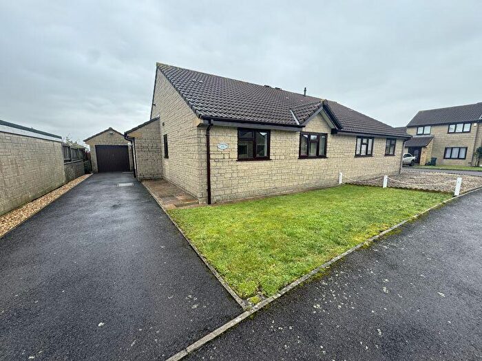 2 Bedroom Bungalow To Rent In Clover Close, Paulton, BS39