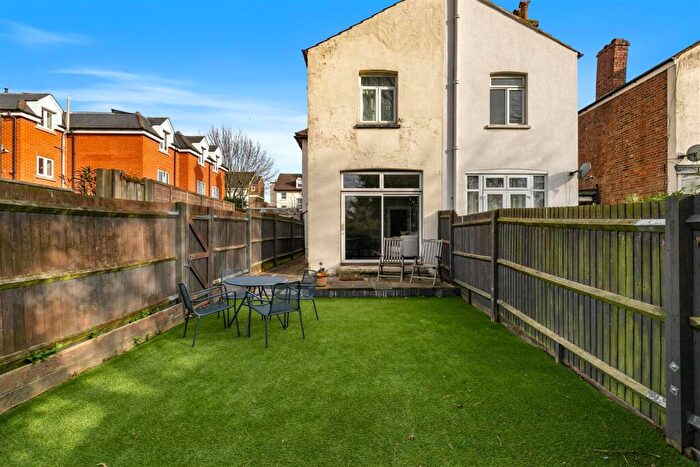 1 Bedroom Flat For Sale In Park Road, South Norwood, SE25