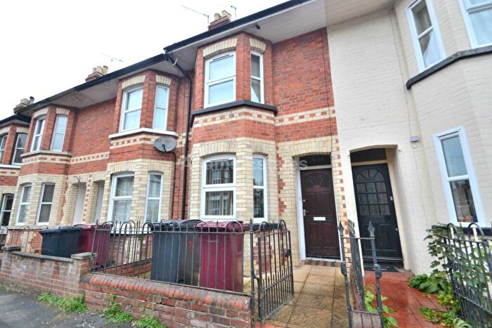 6 Bedroom Terraced House To Rent In Swainstone Road, Reading, England, RG2