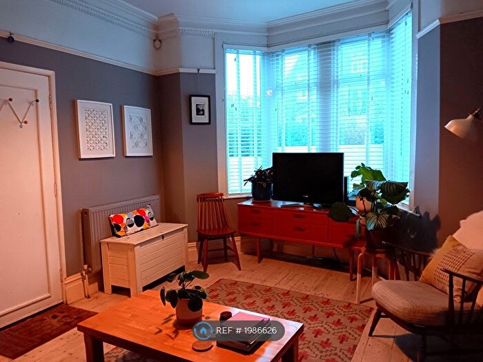 1 Bedroom Flat To Rent In Whitehall Road, Bristol, BS5