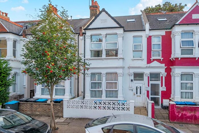 4 Bedroom Terraced House For Sale In Rockhall Road, Cricklewood, London, NW2