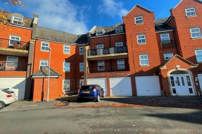 2 Bedroom Flat To Rent In Lynmouth Road, Swindon, SN2