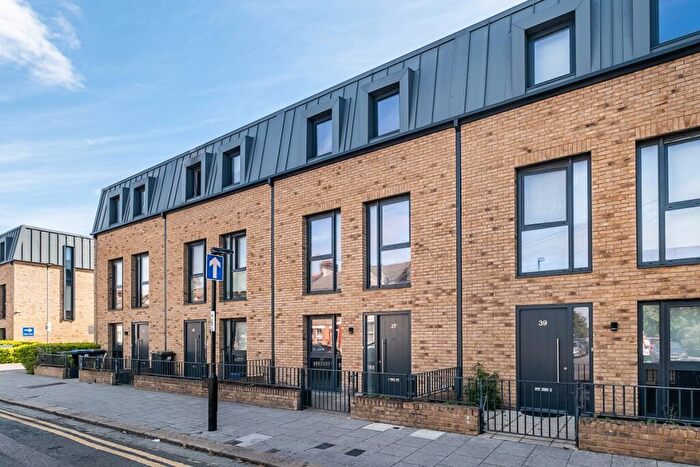 5 Bedroom House To Rent In Grafton Road South Croydon, CR0