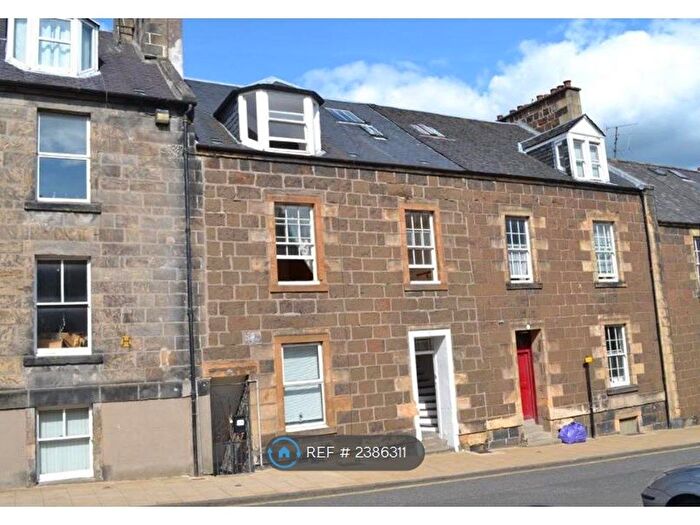 4 Bedroom Flat To Rent In Queen Street, Stirling, FK8