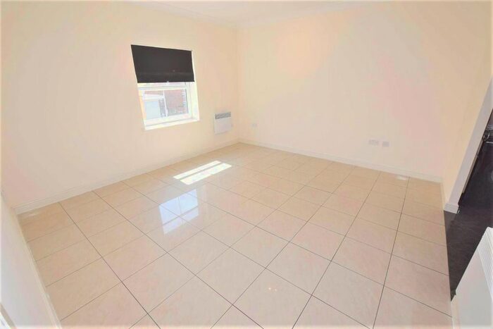 1 Bedroom Flat To Rent In High Road, London, N12