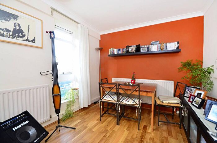 2 Bedroom Flat To Rent In Borrodaile Road, Wandsworth Town, London, SW18